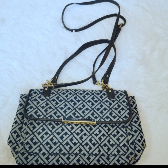 Tommy Hilfiger Handbags - ✅🌲🎁NWOTTommy Hilfiger pochette crossbody duo🎁🌲